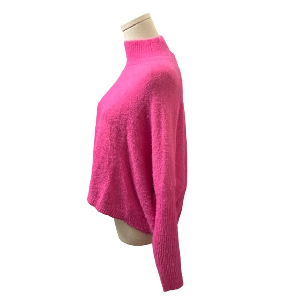 NWT For the Republic crop, soft fuzzy pink sweater - size M - Picture 2 of 4